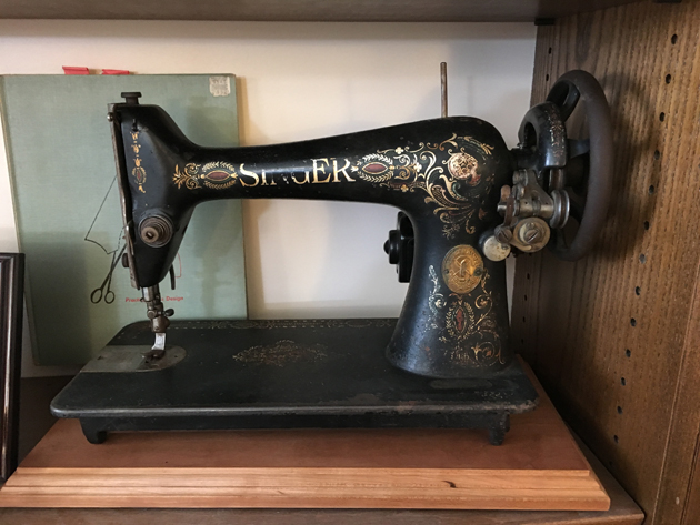 Antique Singer 66 Sewing Machine Red Eye Treadle Head Heavy Duty WORKS!  *READ*!