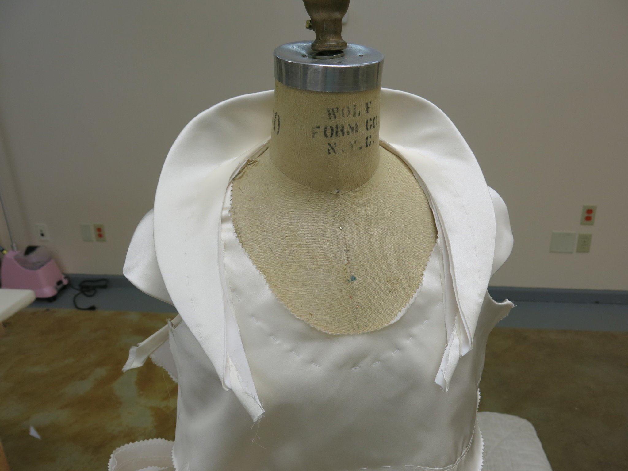 Constructing Tiffany's Wedding Dress: Collar & Neckline - Brooks Ann ...